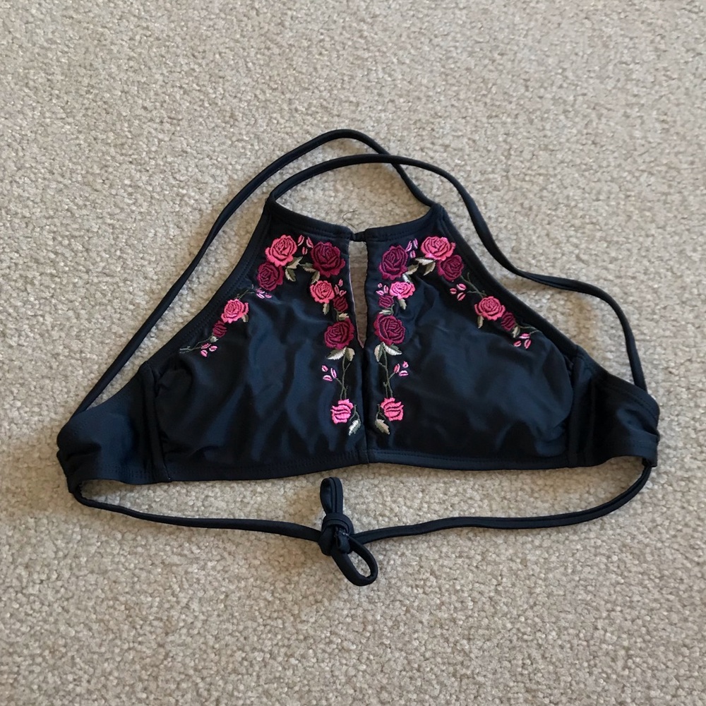 Black bikini top with rose details